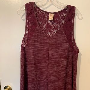 Sleeveless lace back tunic